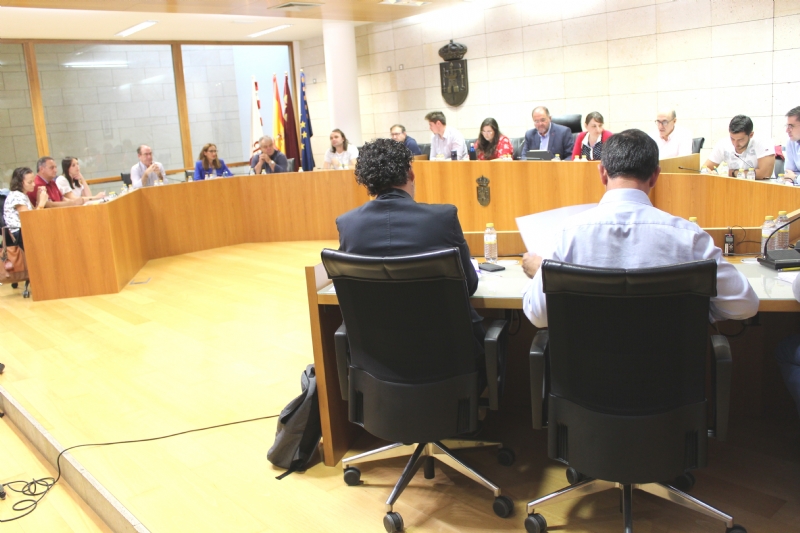 El Pleno del ayuntamiento de Totana aprueba la adhesión a las medidas del Ministerio de Hacienda.