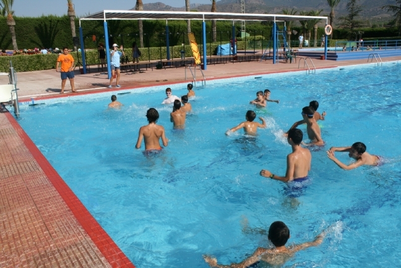 Se inicia el expediente para la contratación de la Escuela de Verano, que tendrá lugar en las piscinas muniicipales