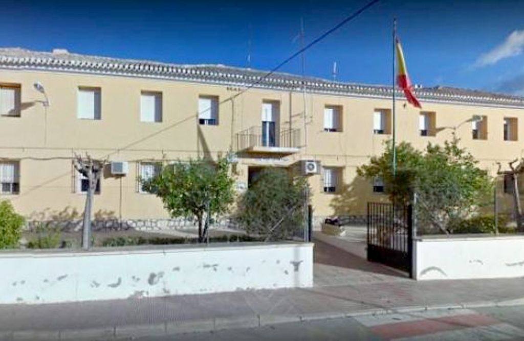 La Guardia Civil auxilia a una madre que acudió con su niño gravemente herido al cuartel de Totana