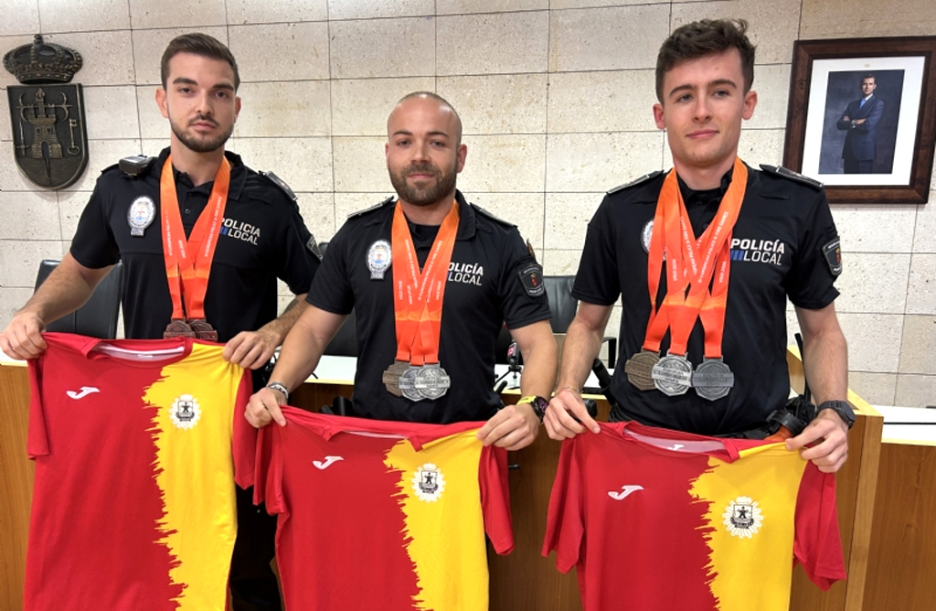 Totana rinde homenaje institucional a los tres polic�as locales que conquistaron 10 medallas en el Europeo de Vigo