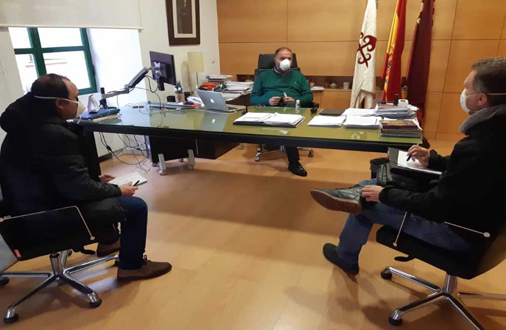 El alcalde mantiene una reunión con los responsables municipales en materia de Bienestar Social.