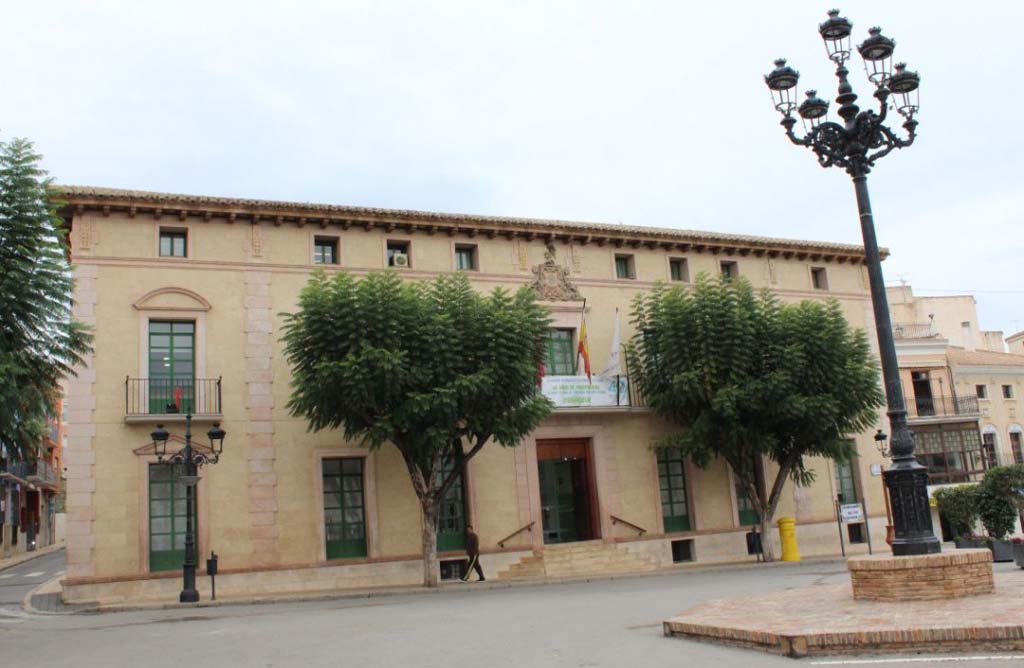 El ayuntamiento de Totana informa de los dias festivos aperturables durante le mes de Diciembre