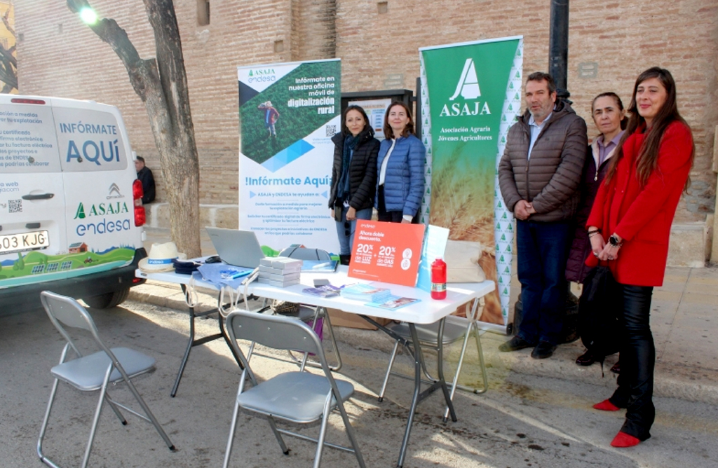 Los agricultores totaneros se informan sobre Certificado digital, autocosumo y ahorro en la factura de la luz