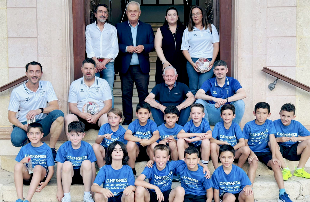 El equipo benjamín del Capuchinos FS se ha proclamado campeón de la Liga Autonómica