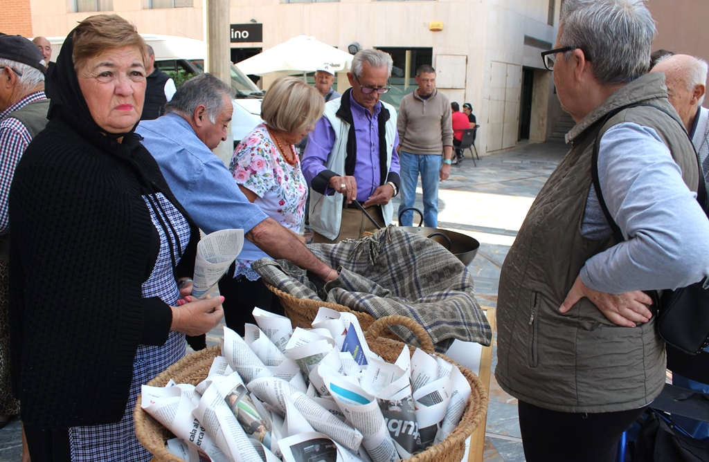 Las personas mayores celebran el Día de la Castañera