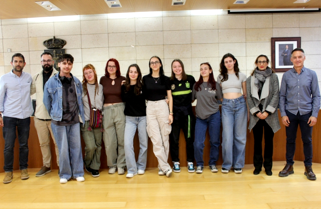 Catorce alumnos y dos profesoras de Italia visitan Totana