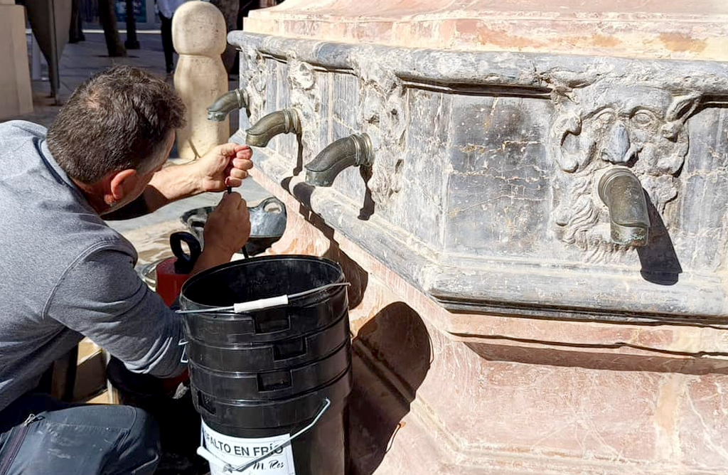 Se está trabajando para que la fuente Juan de Uzeta vuelva a funcionar