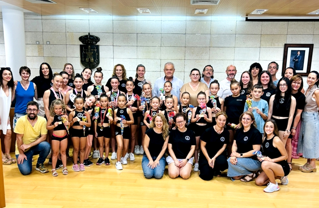El Club de Gimnasia Rítmica “Meraki” es homenajeado por sus éxitos durante la temporada 2023/24