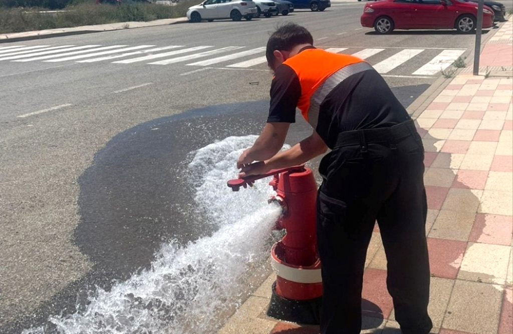 Totana se blinda contra el fuego con la revisi�n anual de los m�s de 150 hidrantes por parte de Protecci�n Civil