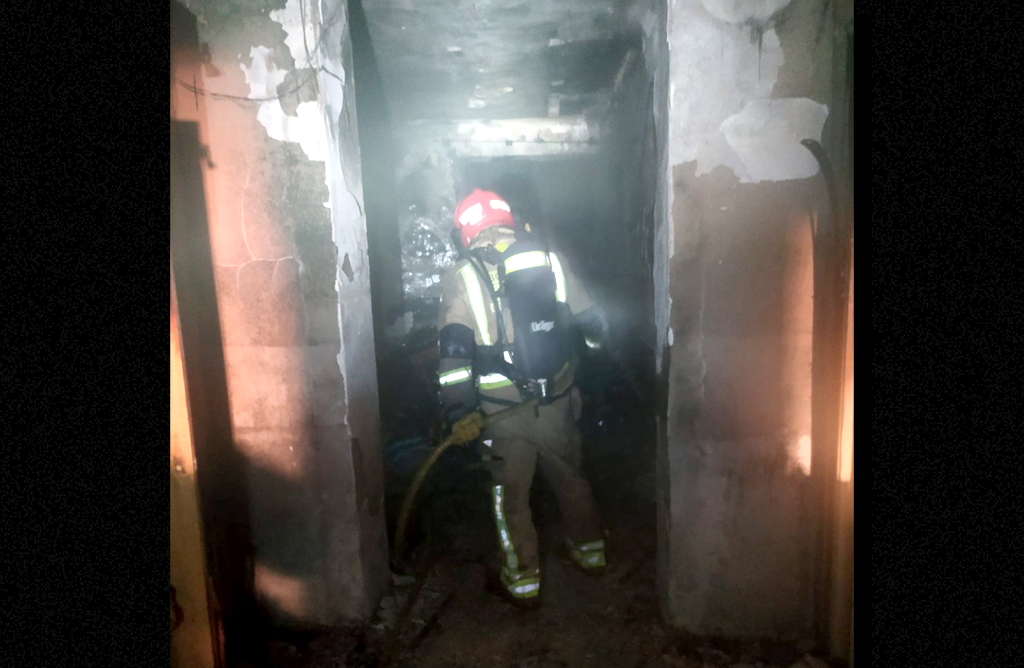 Cinco personas atendidas por inhalacin de humo en el incendio de una vivienda en el barrio Olmpico-Las Peras 