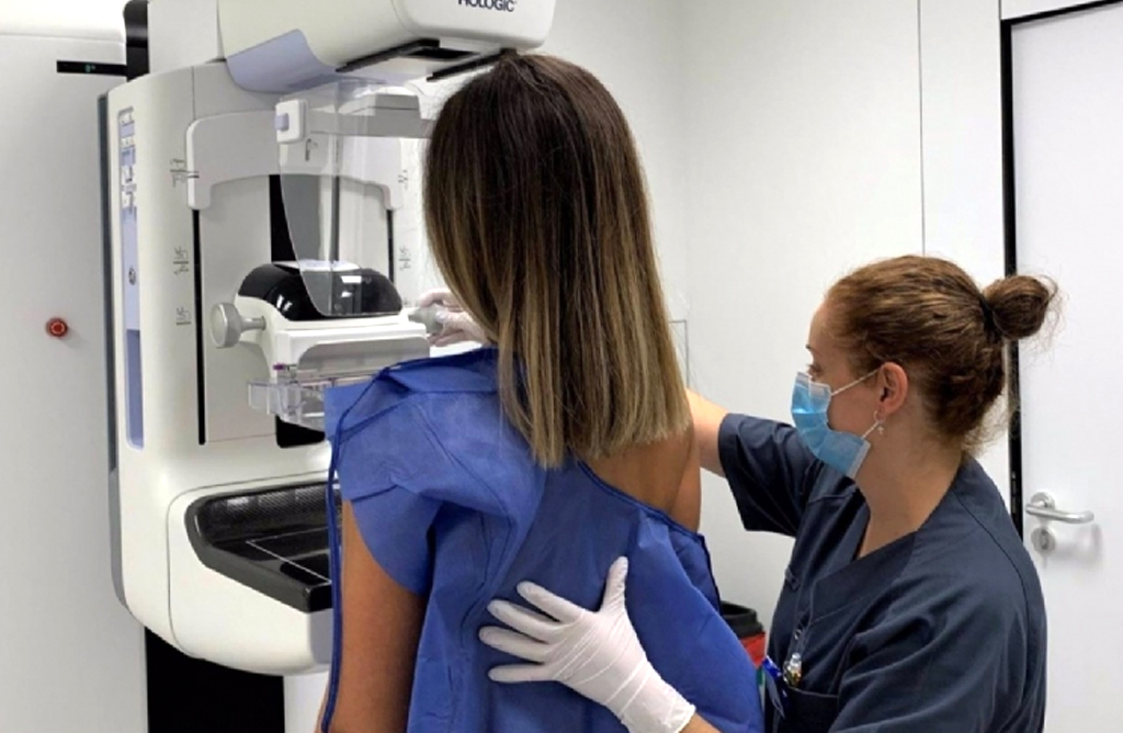 Las totaneras de entre 47 y 50 años ya pueden acceder al plan de prevención de cáncer de mama