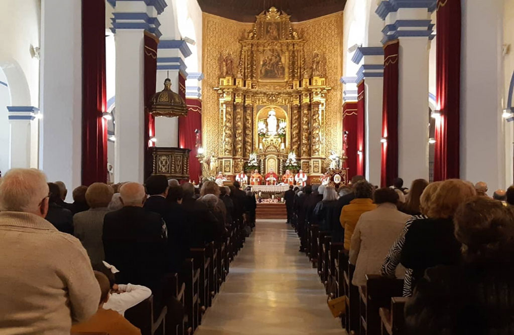 El obispo de la dicesis Monseor Lorca Planes presidio la solemne misa del dia 10 festividad de la patrona de Totana
