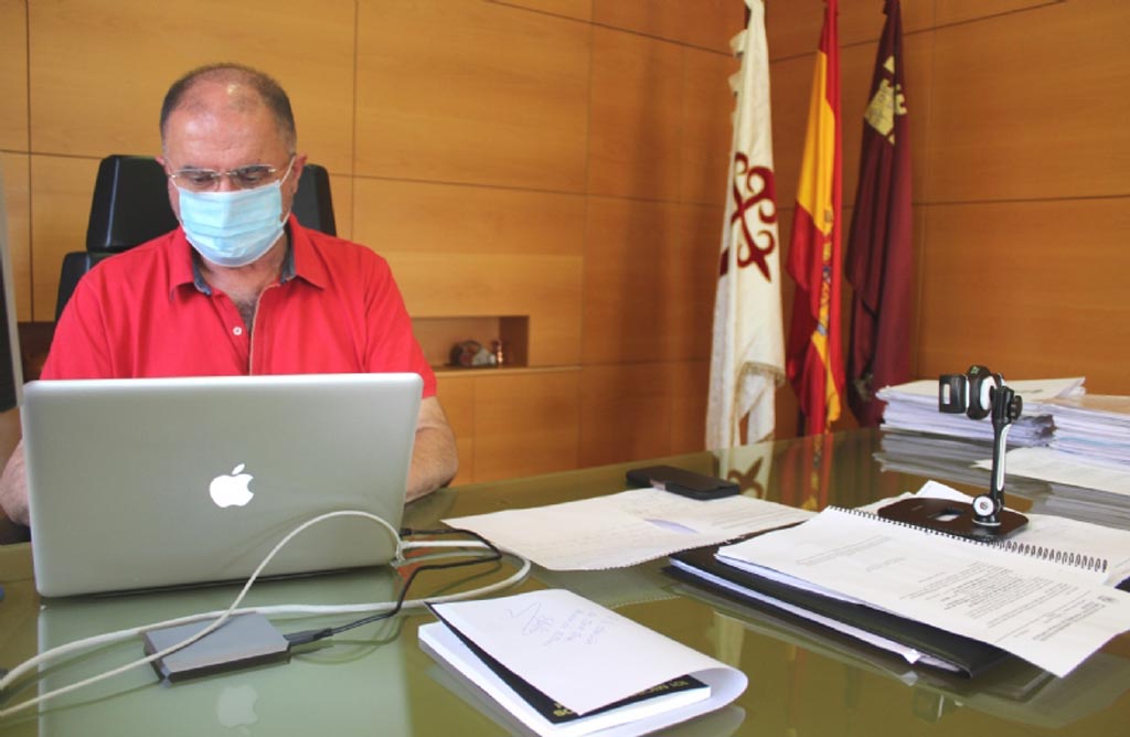 El alcalde insta a la ciudadana al uso obligatorio de la mascarilla en todos los lugares para evitar contagios y sanciones
