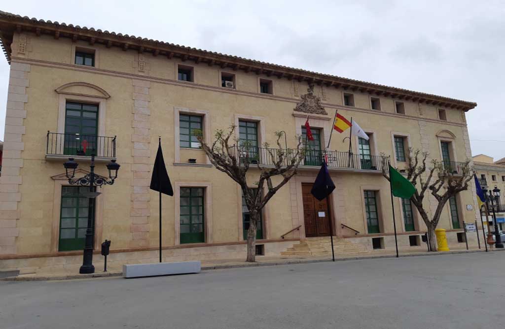 El alcalde desmiente que las religiosas compañeras de la monja fallecida estuvieran ingresadas.