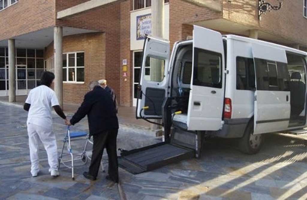 Bienestar Social ofrece al Área III de Salud los vehículos municipales adaptados.