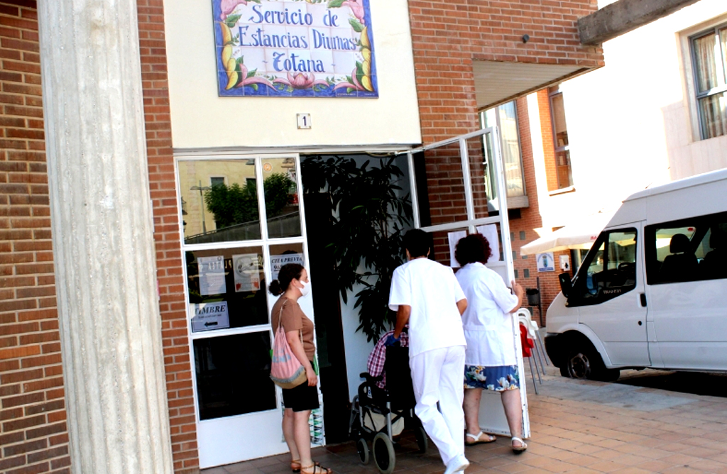 Los Centros de Día para Personas Mayores y con Discapacidad contarán con sendos vehículos adaptados